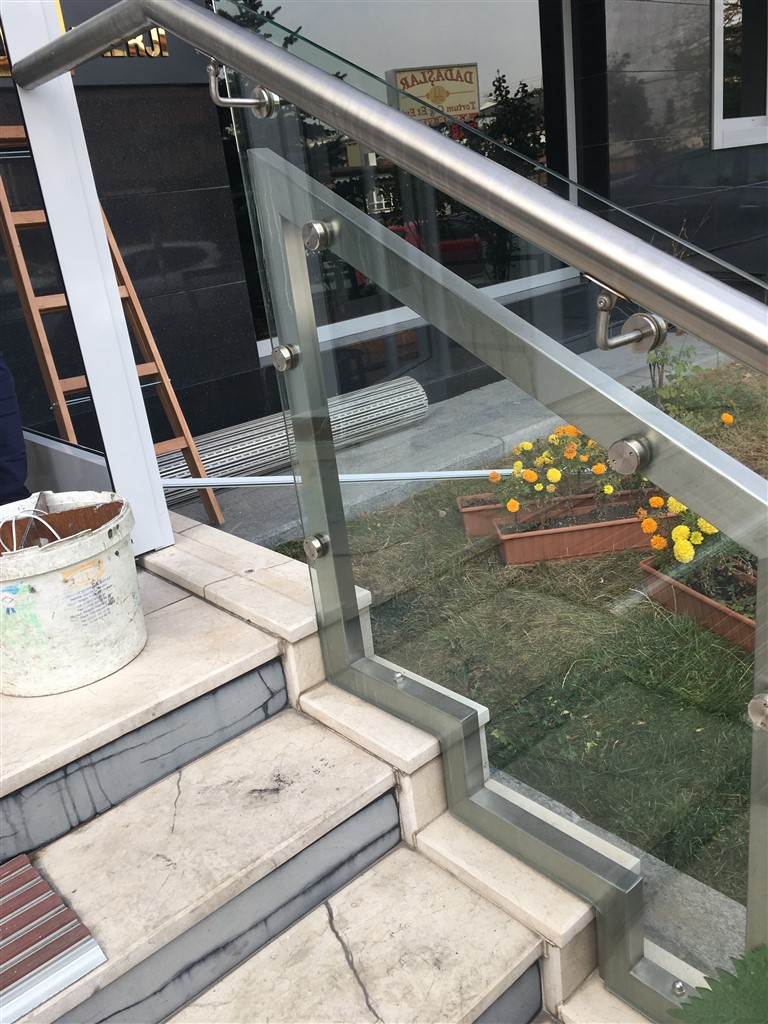 Camlı Lamalı Korkuluk uygulama fotoğrafı 3